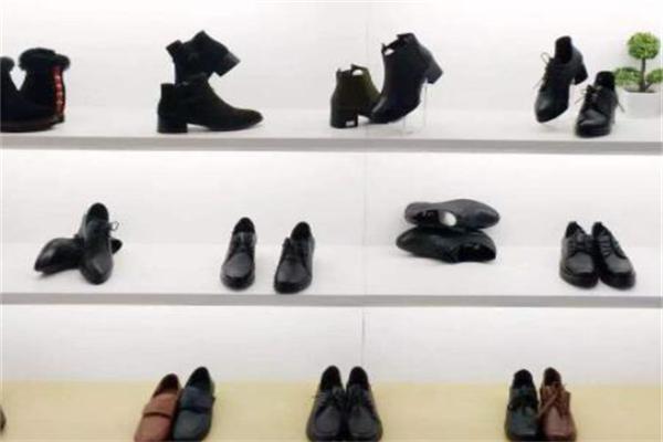 路上鞋業(yè) 從腳步到時(shí)尚，鞋業(yè)的發(fā)展與未來(lái)展望